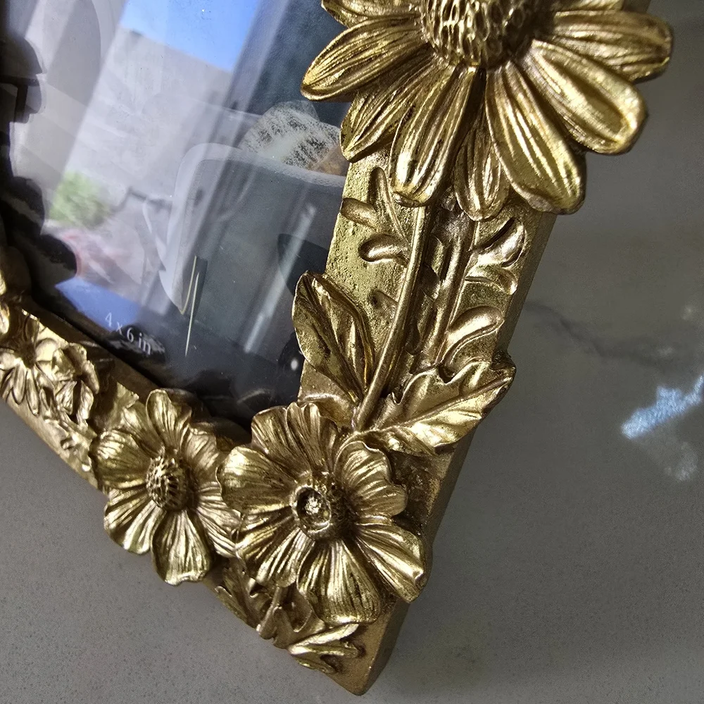 Sagebrook Home Gold Resin Flowers Butterfly 4x6‎ Photo Frame New